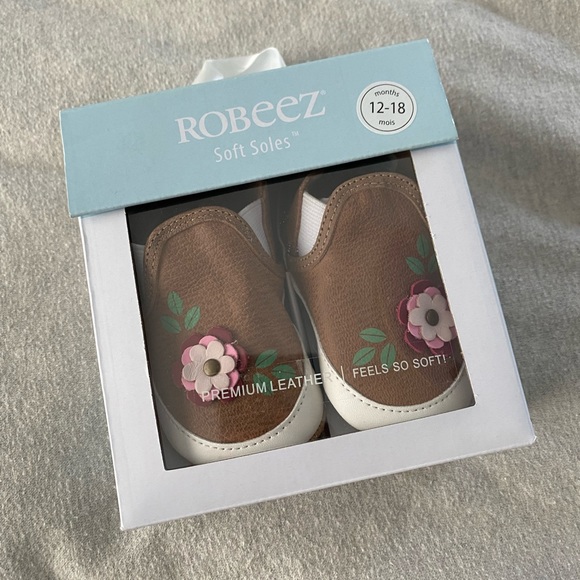 Roobez Soft Soft Baby Shoes with Flowers - Picture 2 of 3